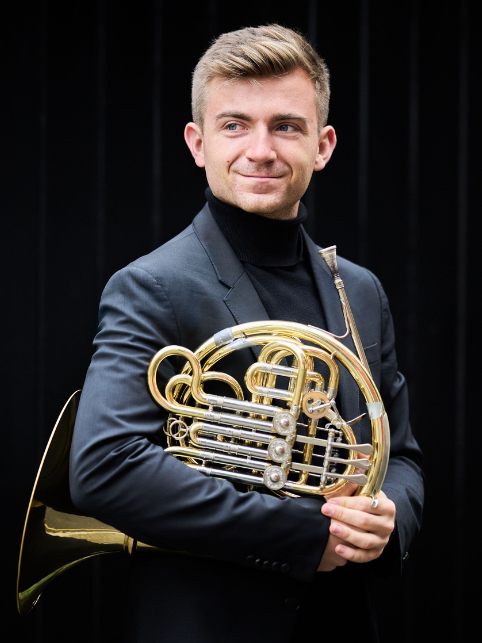 Atmosphères citadines de Ligeti et Strauss avec Ben Goldscheider, corniste